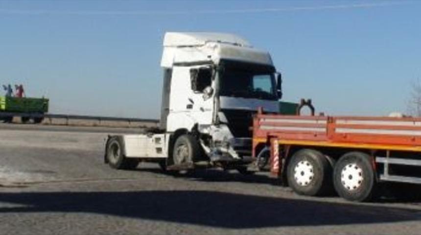 Ereğli&rsquo;de Fidan Y&uuml;kl&uuml; Tır Devrildi: 1 Yaralı