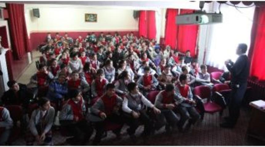 &Ouml;ğrencilere &ldquo;trafik G&uuml;venliği&rdquo; Anlatıldı