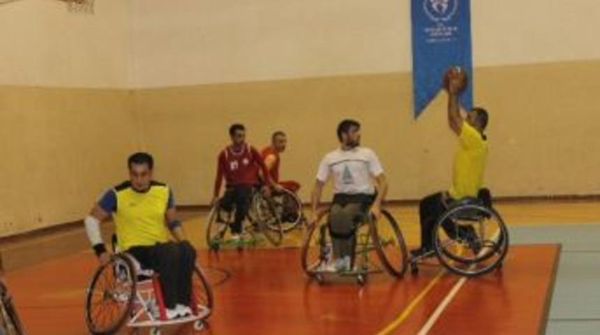 Yosk&rsquo;ta İzmir Harekatı S&uuml;r&uuml;yor