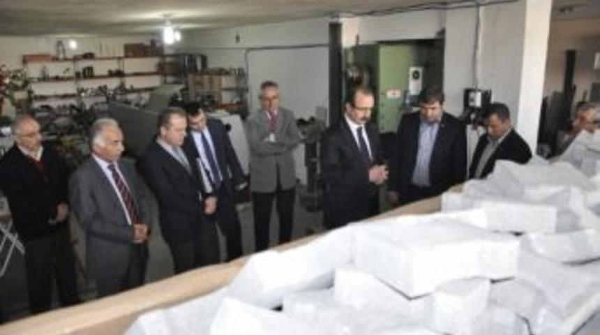 &Ccedil;orum'da Kilit Parke D&ouml;şeme Makinası &Uuml;retildi