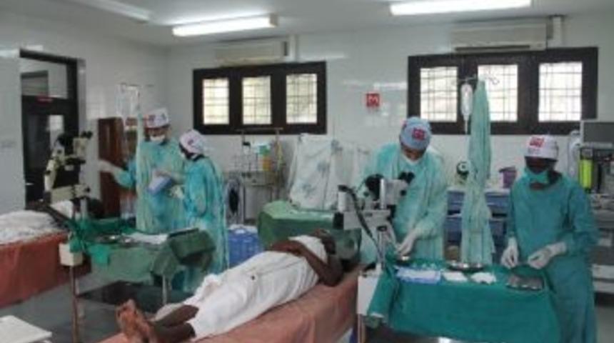 Tanzanya&rsquo;da G&ouml;z Muayenesi Ve Katarakt Ameliyatları Ger&ccedil;ekleştirildi