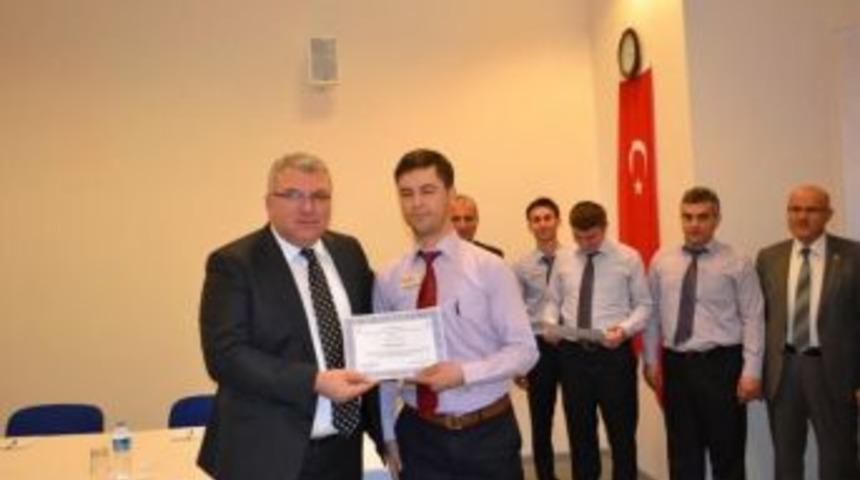 İhlas Armutlu Personeline Sertifikalarını Rekt&ouml;r Eruslu Verdi