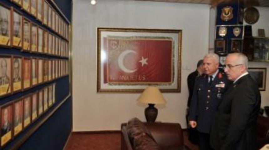 Vali Tuna&rsquo;dan 1. Ana Jet &Uuml;s Komutanlığı&rsquo;na Ziyaret