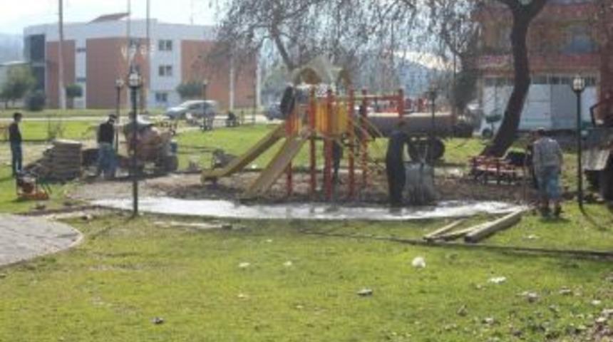 Kozcağız&rsquo;da Parklar D&uuml;zenleniyor