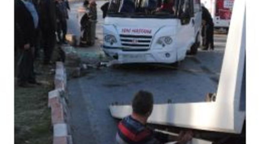 Afyonkarahisar&rsquo;da Trafik Kazası:4 Yaralı