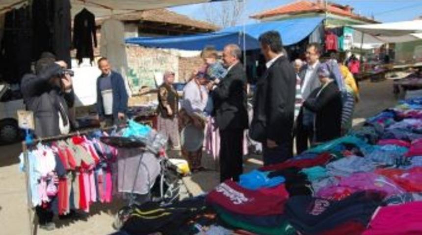 Başkan Aşkın G&ouml;k&ccedil;e&ouml;rende Semt Pazarını Gezdi
