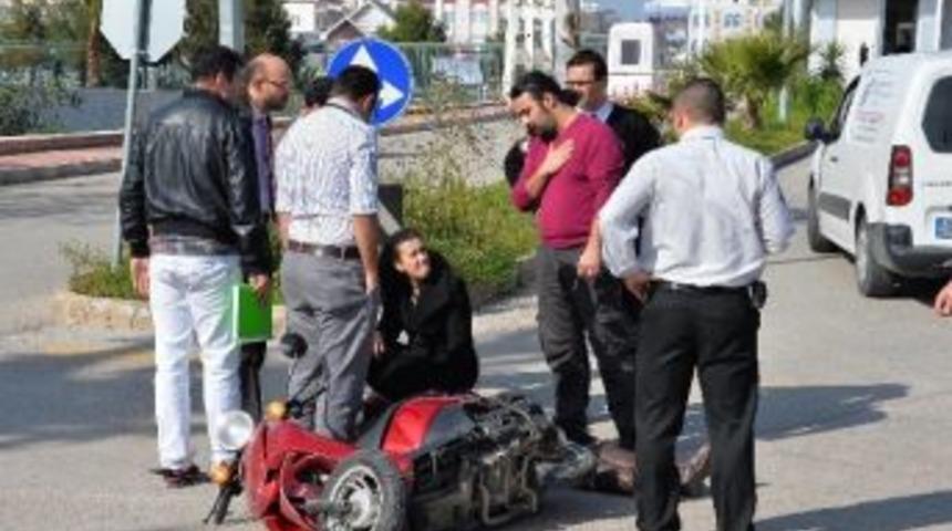 Motosiklet İle Otomobil &Ccedil;arpıştı: 1 Yaralı