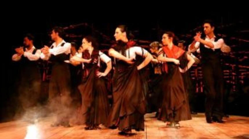 "Kanlı D&uuml;ğ&uuml;n" Adlı Oyunun Pr&ouml;miyeri Yapıldı
