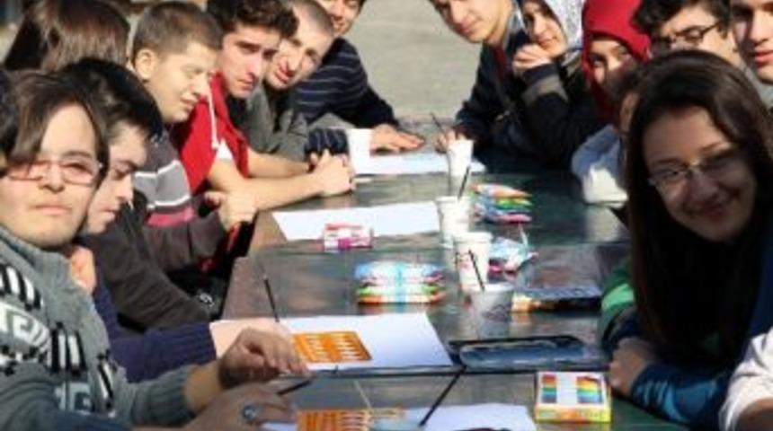 Engelli &Ccedil;ocuklar Hayallerini Resimlerle Anlattı