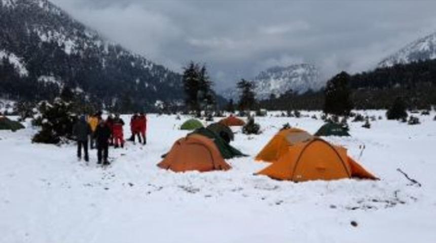 Mersinli Dağcılar Zorlu Şartlarda Hayatta Kalmayı &Ouml;ğrendi