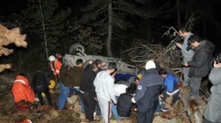 Ankara'da Otomobil Ormanlık Araziye U&ccedil;tu: 3 Yaralı