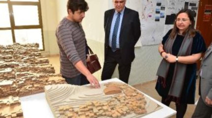 Me&uuml;&rsquo;l&uuml; &Ouml;ğrenciler Eserlerini Sergiliyor