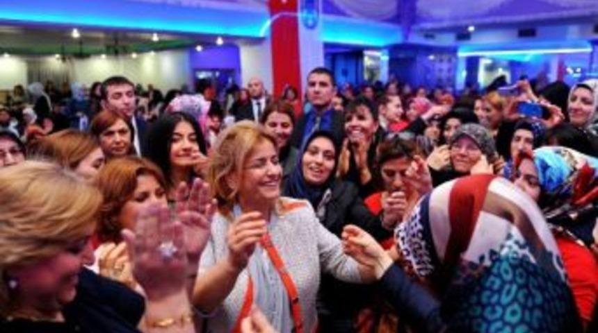 &lsquo;hanımlar Matinesi&rsquo;nde Orhan &Ouml;lmez Coşkusu