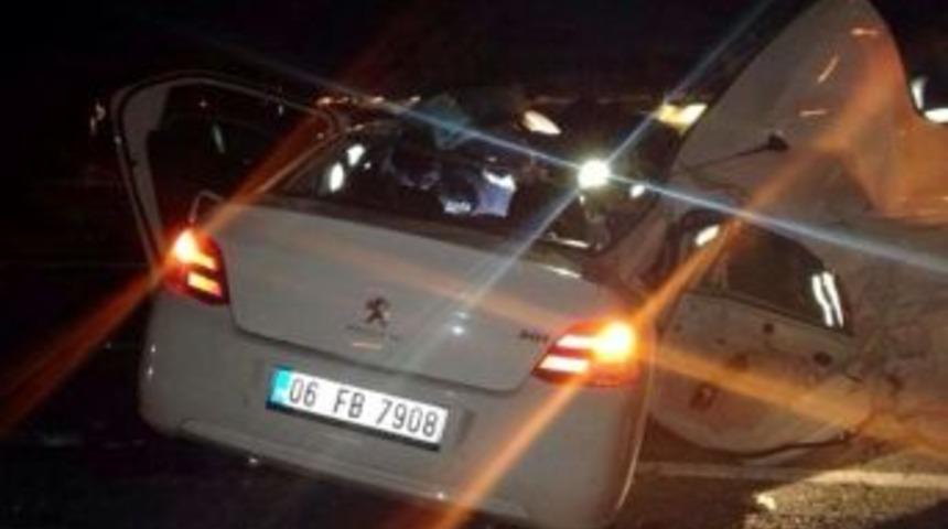 &Ccedil;ankırı'da Otomobille Kamyon &Ccedil;arpıştı: 1 &Ouml;l&uuml;, 1 Yaralı