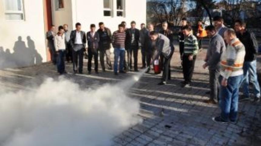 Meslek Y&uuml;ksekokulu Personeli Ve &Ouml;ğrencilerine 'afet Bilinci&rsquo; Eğitimi