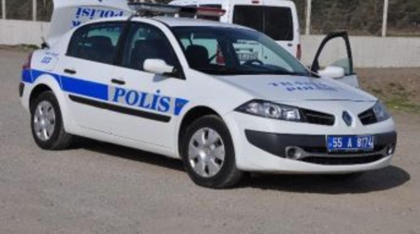 Trafik Polisi Resmi Ara&ccedil;ta İntihar Etti