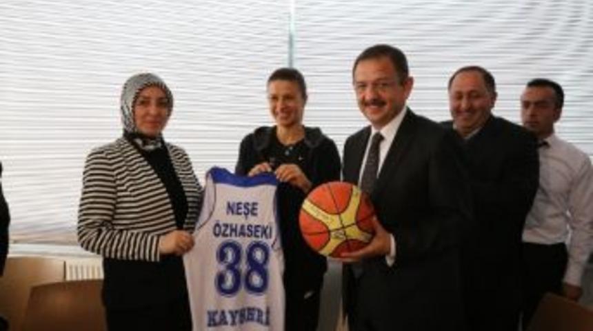 &Ouml;zhaseki, Kaskisporlu Kadın Basketbolcularla Bir Araya Geldi
