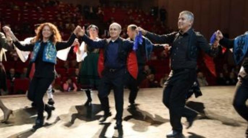 'hasretin İki Yakası'nı Sirtaki Ve Harmandalı Buluşturdu