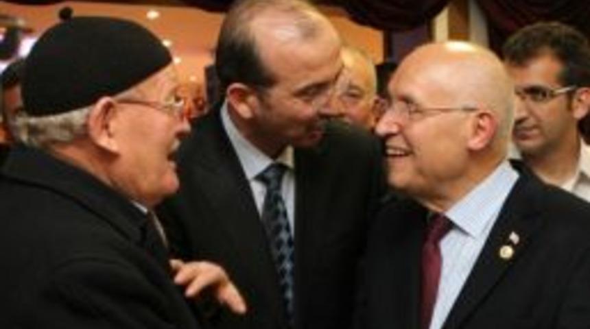 Coşkulu Kalabalık Yaşar&rsquo;ı Ayakta Alkışladı