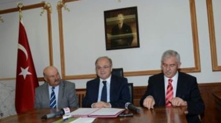 İş Adamı Necati Taner Y&uuml;ksel İl &Ouml;zel İdaresine Bağışta Bulundu