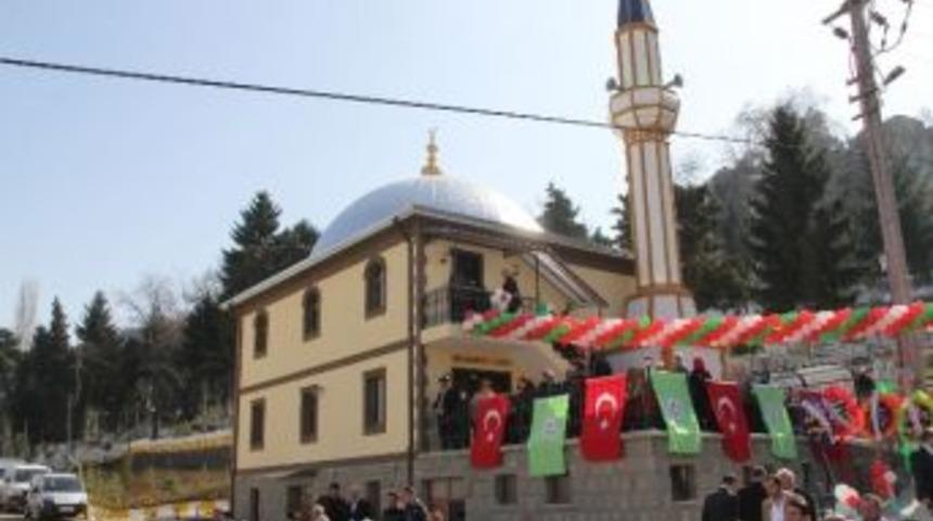 Giresun Şehir Mezarlığında Yapımı Tamamlanan Cami Hizmete A&ccedil;ıldı