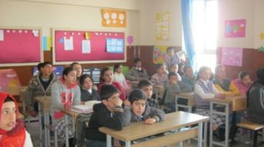 &Ccedil;evre Ve Şehircilik İl M&uuml;d&uuml;rl&uuml;ğ&uuml; &Ccedil;evre Eğitimine Karayazı İl&ccedil;esinde Devam Etti