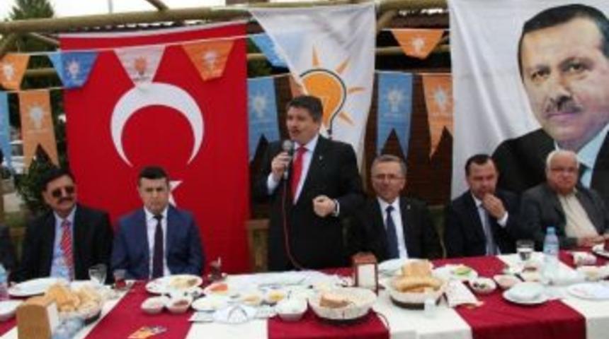 Ak Partili Tanrıverdi Sarıg&ouml;l&rsquo;de Esnafları Ziyaret Etti