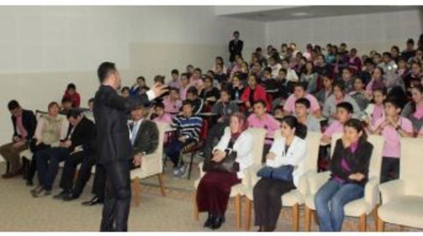 Gen&ccedil;lik Merkezi, "ergenlik D&ouml;nemi Ve İletişim" Konulu Seminer D&uuml;zenledi