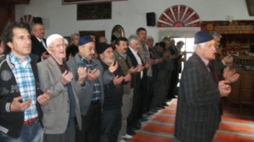 Y&uuml;zlerce Vatandaş Yağmur Duasına Katıldı