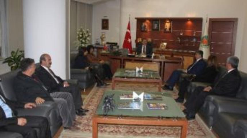 Chp&rsquo;li Adaydan Ak Parti Adayına Ziyaret