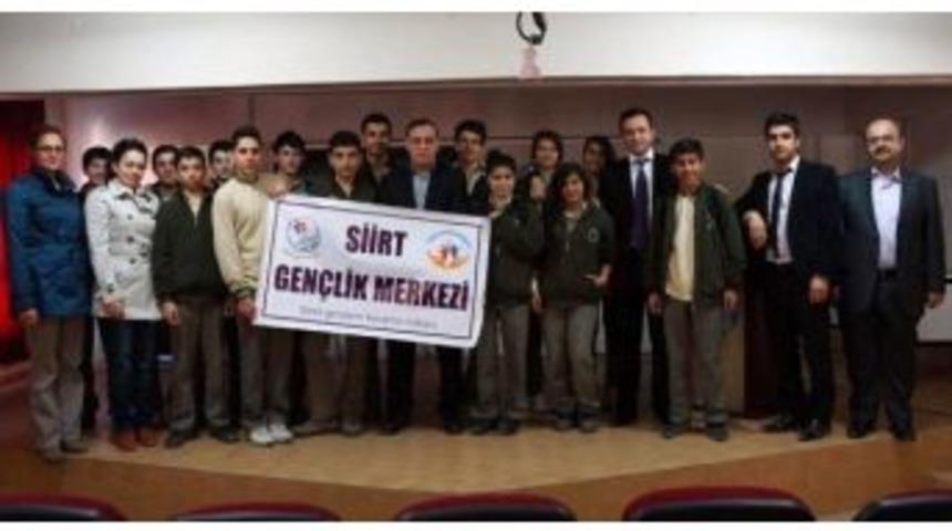 Gazeteci Yazar İ&ccedil;in&rsquo;den Gen&ccedil;lere Kişisel Gelişim Semineri