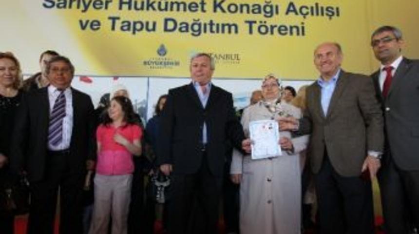 Sarıyer'de Vatandaşlar Tapularına Kavuşuyor