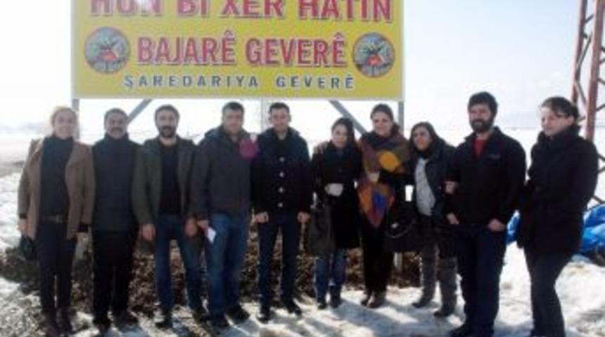 Y&uuml;ksekova'nın Giriş Ve &Ccedil;ıkışlarına K&uuml;rt&ccedil;e Tabelalar Asıldı