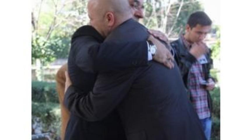 Pekg&uuml;zel, &Ouml;nder Aksakal&rsquo;ın Acısını Paylaştı