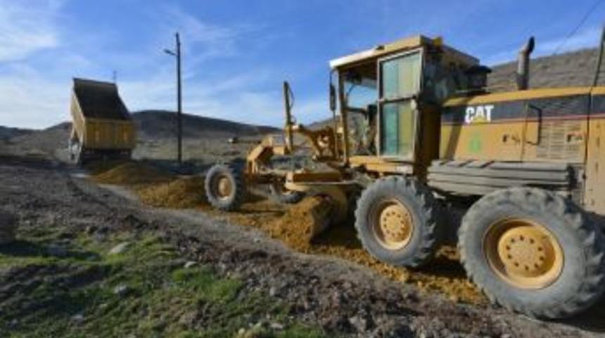 Tepebaşı B&ouml;lgesinde Yol &Ccedil;alışmaları