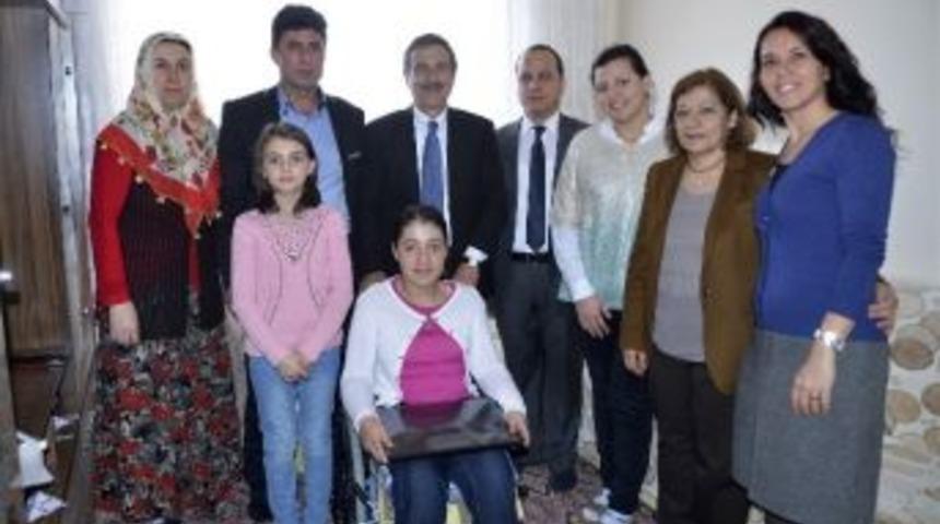 Engelli Kızın İsteğini Başkan Ata&ccedil; Yerine Getirdi