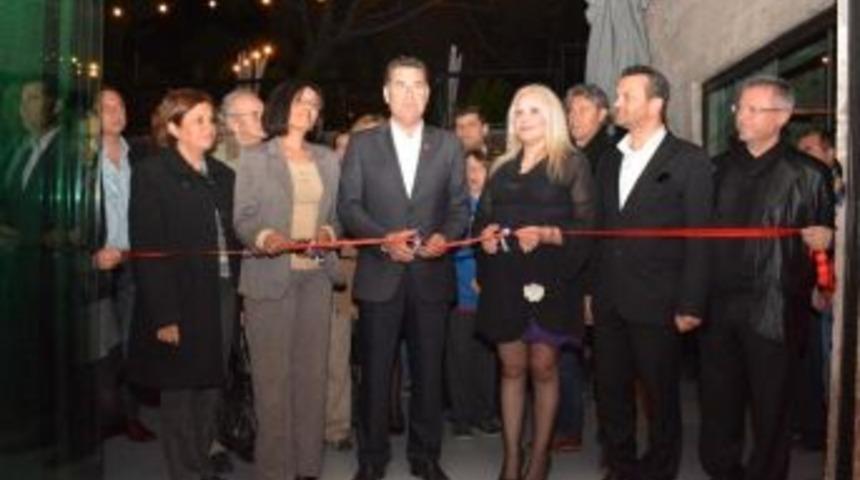 Başkan Kocadon&rsquo;dan Hayvanlar Yararına A&ccedil;ılan Sergiye B&uuml;y&uuml;k Destek