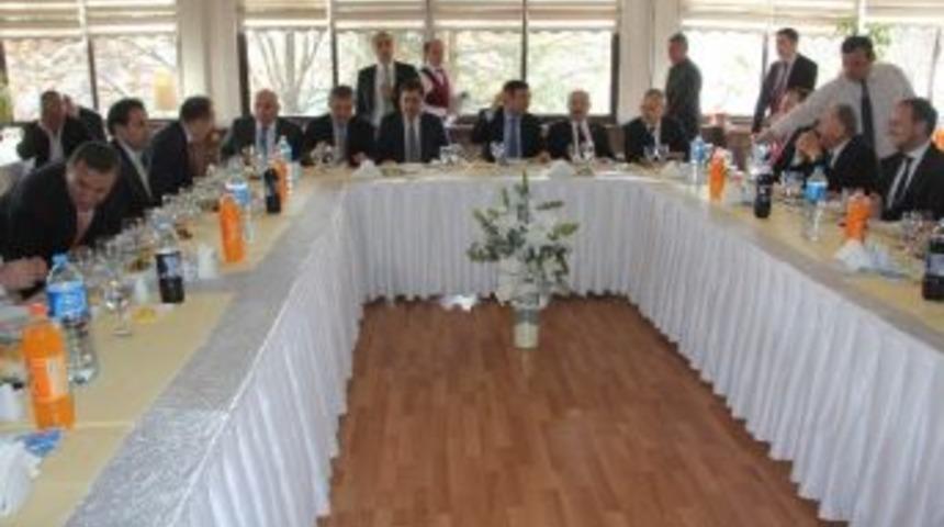 Yılmaz: "işsizliğin Y&uuml;zde 5'e D&uuml;şt&uuml;ğ&uuml; Bir &Uuml;lke Hayal Ediyoruz"