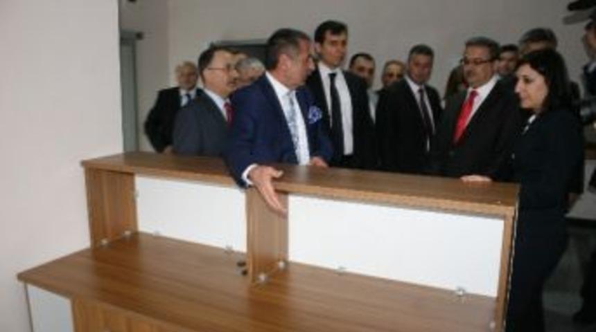 Agah Kafkas Hastanedeki Y&uuml;ksek Bankolara Tepki G&ouml;sterdi