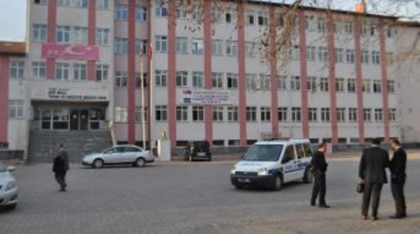 Lisede İntihar Girişimi