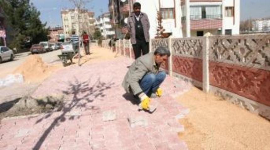 Belediye Ekipleri Bozulan Yolları Tamir Ediyor