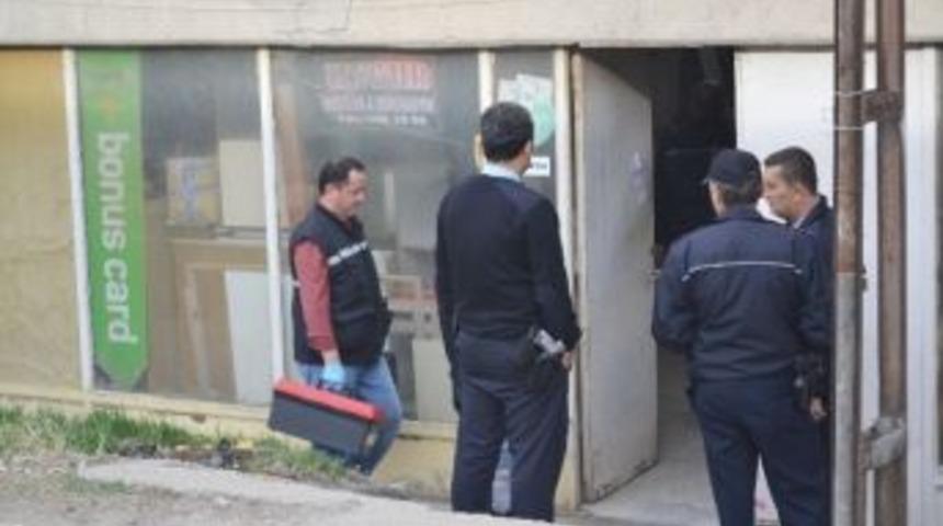 Bor&ccedil;larını &Ouml;deyemeyen Mobilyacı İntihar Etti