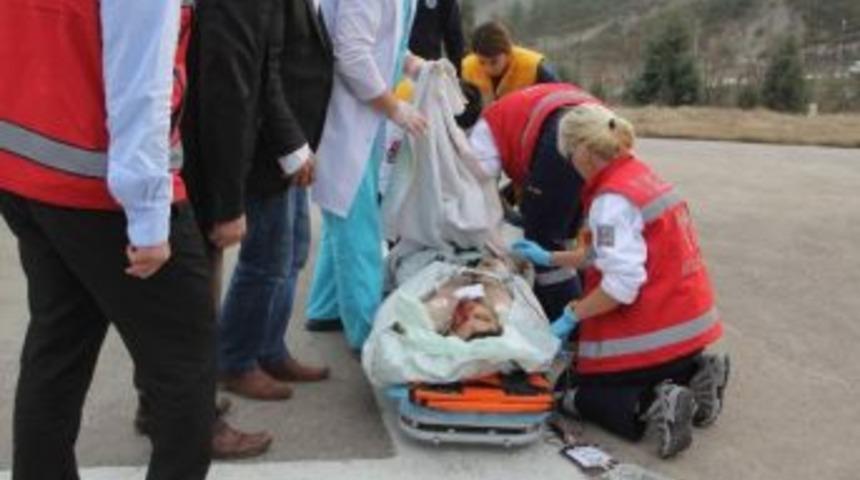 Yaralı İş&ccedil;i Ambulans Helikopterle İstanbul&rsquo;a Sevk Edildi