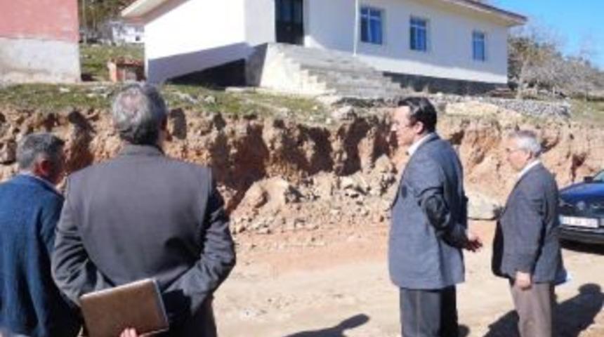 Emet Kaymakamı Kaya K&ouml;yleri İnceledi