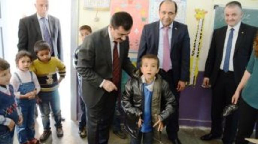 Yenisu K&ouml;y&uuml; &Ouml;ğrencilerine Giyecek Yardımı