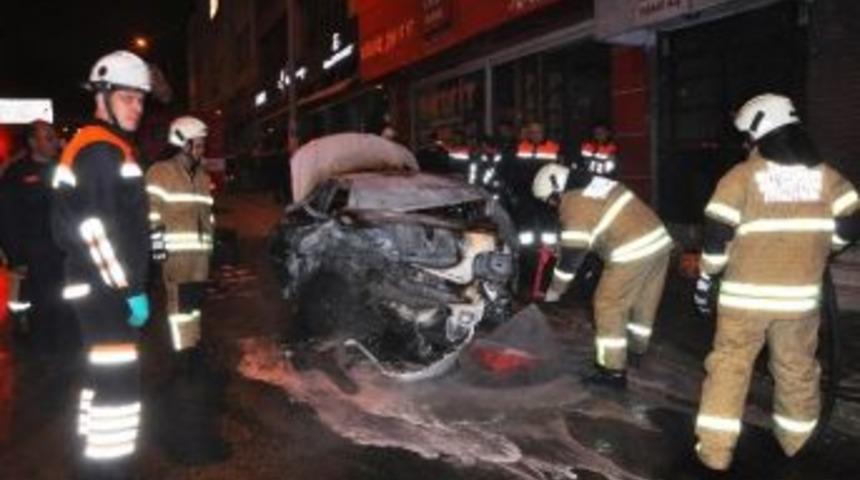 İzmir&rsquo;deki Trafik Kazasında 2 Kişi Yanarak Hayatını Kaybetti