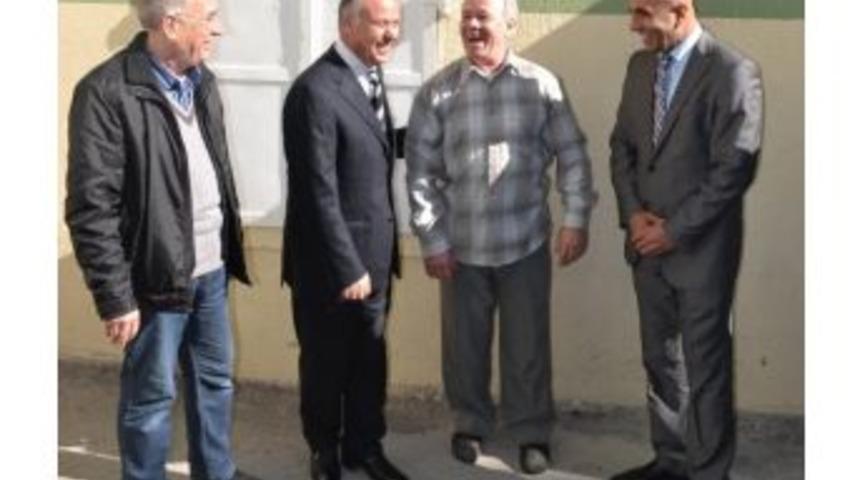 Cemil Şeboy&rsquo;a İlkokul Arkadaşlarından S&uuml;rpriz