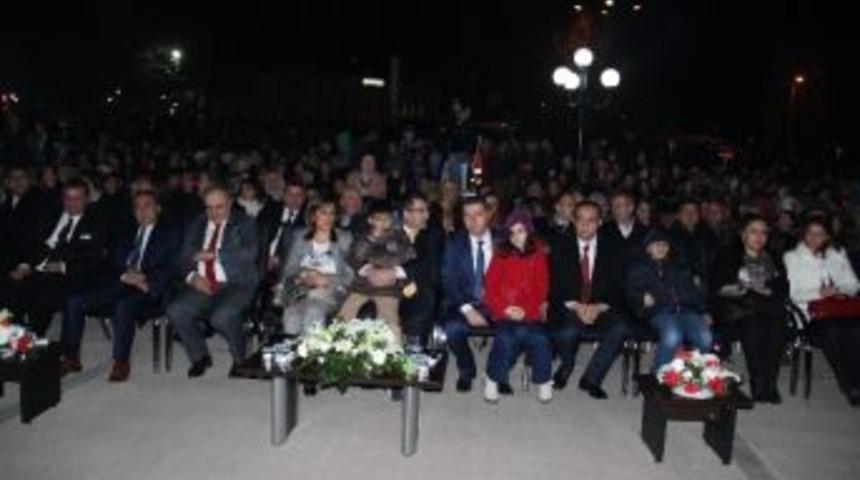 &Ccedil;an Belediyesi Termal Oteli Konserle A&ccedil;ıldı