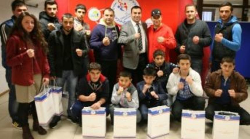 Rize Kardeşler Spor Kul&uuml;b&uuml; Sporcularından Rize Gen&ccedil;lik Hizmetleri Ve Spor İl M&uuml;d&uuml;r&uuml; &Ccedil;elik&rsquo;e Ziyaret