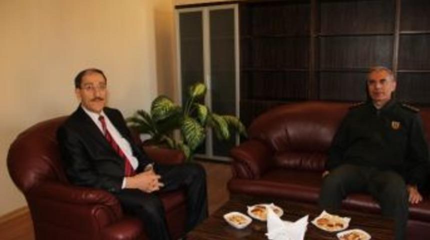 Jandarma Alay Komutanı Ertuğrul&rsquo;dan İl Emniyet M&uuml;d&uuml;r&uuml; Kalayoğlu&rsquo;na Ziyaret